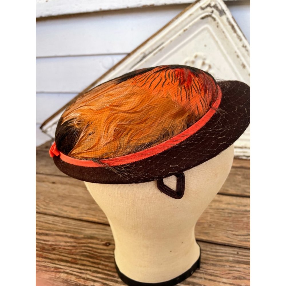 Vintage 1940s HAt Brown Wool Dyed Orange Peasant Feathers - Picture 2 of 12
